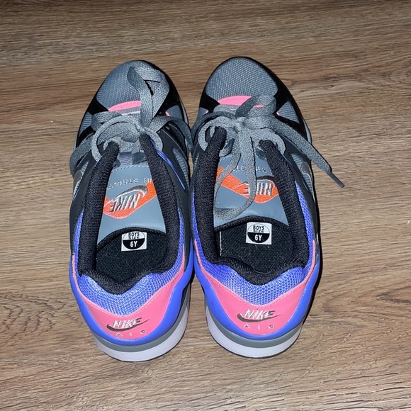 Nike Shoes - Picture 3 of 7
